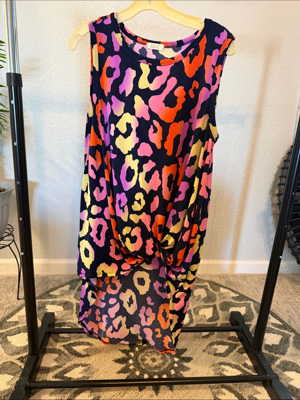 Vibrant Leopard Print Sleeveless tunic top Multicolor
